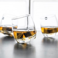Bicchieri da whisky dondolanti