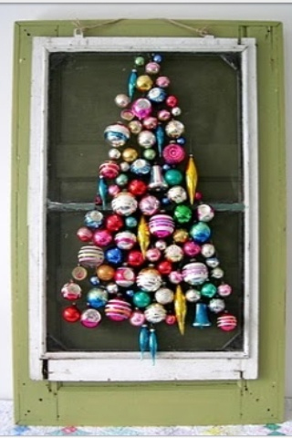 Albero di Natale con palline colorate